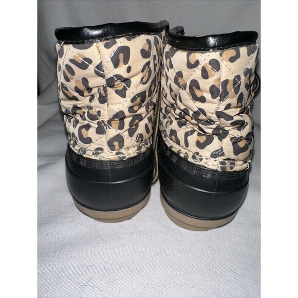 Magellan Outdoors Women's Cheetah Duck Boots Shoes Size 7 Has Yuck On Right Shoe - Picture 3 of 6